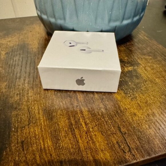 Apple AirPods 4 with Active Noise Cancellation - Picture 5 of 6